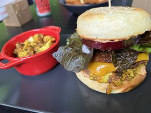 Wissenschaftler Burger mit Rührtofu  at Universum in Hannover