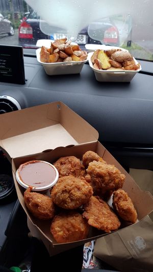 Nuggets und Kartoffelspalten at Universum in Hannover