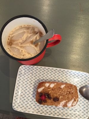 Iced coffee / pear ginger cake at Caju in Nice