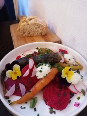 Marinated pepper, string beans, beetroot, carrots edible flowers and mayo at WILD in Antwerpen