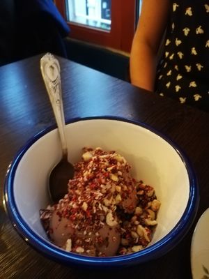Chocolate mousse with raspberry and hazelnut crumble at WILD in Antwerpen