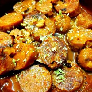 Chorizos Veganos a la Sidra con patatas at Al-Laurel in Granada