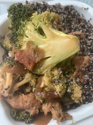 Vegan ginger “chicken” with broccoli and quinoa at Jolo's Restaurant and Venue in New Rochelle