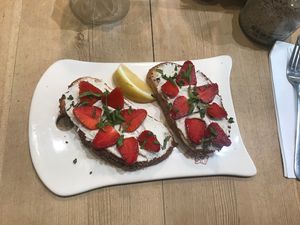  Summer toast at Le Pain Quotidien - Les Halles in Paris