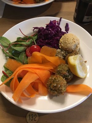 Falafel bowl at Le Pain Quotidien - Saint-Lazare in Paris