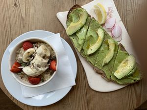 Vegan: Avocado toast and organic porridge  at Le Pain Quotidien - Saint-Lazare in Paris