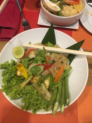 Fried noodles Tom Yum at Piccolo Thai Food & Wine in Isola Del Giglio