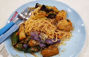 Beehoon with brinjal + ladies finger, tofu and bittergourd at Singapore General Hospital - Vegetarian Stall in Central Singapore