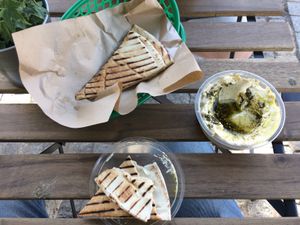 homemade hummus with pitabread at Papuvege in Lodz