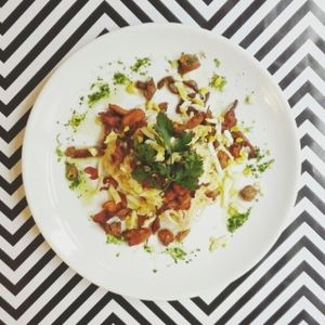 dekonstrukcja carbonary bez glutenu  at Porcja in Lodz