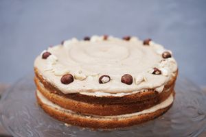 Wegański biszkopt z kremem orzechowym at Porcja in Lodz