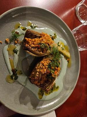 Carciofo con pane gratinato e brunoise di peperoni at Interno TRE in Reggio Emilia