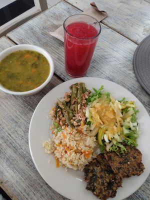 Rice, veggie patties, salad, green bean mixture at Veggie Life in Medellin