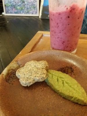 Berry smoothie and cookies at La Studio in Hanoi