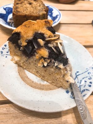 pan de limon con mora azul  at La Studio in Hanoi