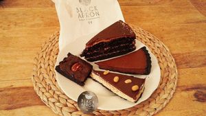 yummieh vegan cake - take away at Black Apron - Codos Coffee in Hildesheim