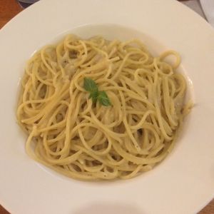 vegan creamy garlic pasta :) at Simple Things in Kampot