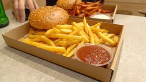 Smash burger at Vegan Love in Budapest