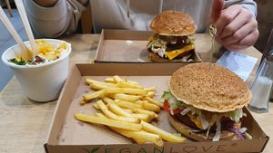 Burgers and chips were good. Mac and cheese a bit bland at Vegan Love in Budapest