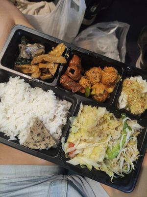 Buffet takeout at An Lac Chay - Hoan Kiem in Hanoi