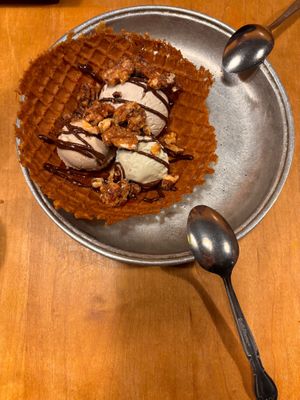  at Apteka in Pittsburgh