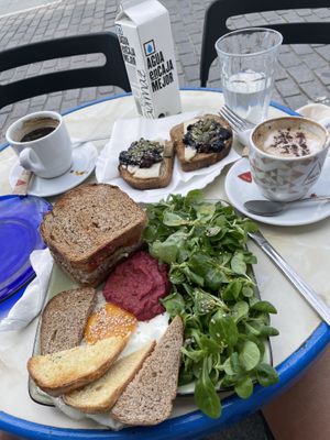 Plato Vegetariano y Desayuna 1  at Desayuneria in Conil De La Frontera