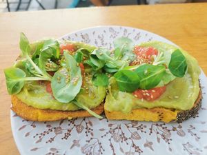 Avocado and tomato at Desayuneria in Conil De La Frontera