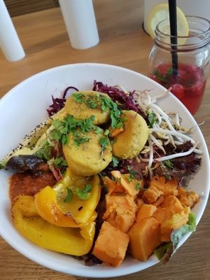 falafel bowl at Green Lion in Nuremberg