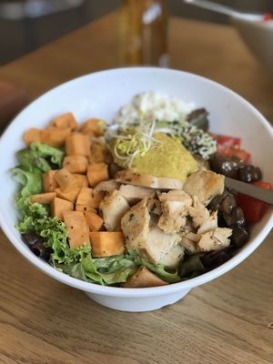 Very delicious bowl! (With a chicken topping😉)) at Green Lion in Nuremberg