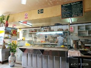 mostrador buffet caliente at Zhu Restaurante Vegetariano in Lima