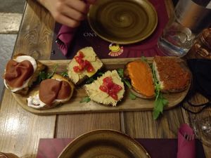 Bruschette miste veg
(Mixed vegan bruschetta) at Rifugio Romano in Rome
