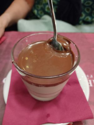 Panna cotta con nutella vegana at Rifugio Romano in Rome