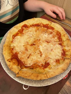 Pizza Margherita Vegan  at Rifugio Romano in Rome
