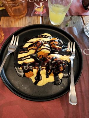 Profiteroles at Rifugio Romano in Rome