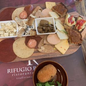 Starter board and soppli  at Rifugio Romano in Rome