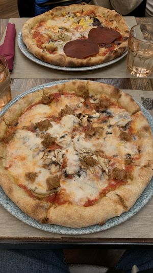 vegan pizza  at Rifugio Romano in Rome