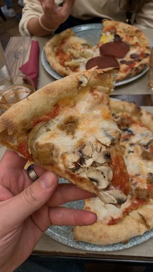 vegan pizza  at Rifugio Romano in Rome