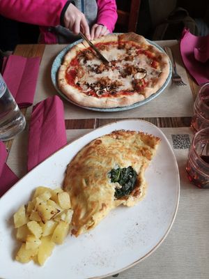Spinach fritatta and vegan pizza with smoked sausage at Rifugio Romano in Rome