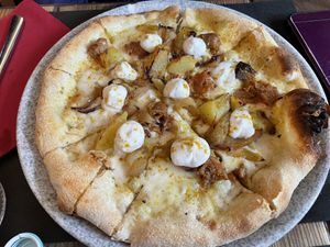 Pizza Orientale (Vegan Mozzarella Cheese, Vegan Beyond Sausages, Onions, Potatoes, curry, mozzarella cream)  at Rifugio Romano in Rome