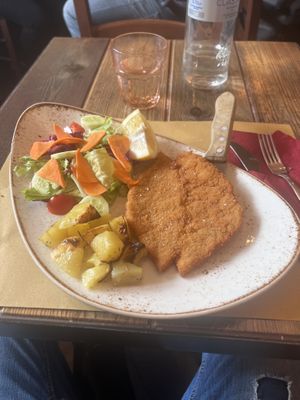 Fettina Panata con Patate e verdure  at Rifugio Romano in Rome