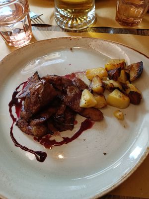 Seitan con riduzione di Montepulciano 🥰 at Rifugio Romano in Rome