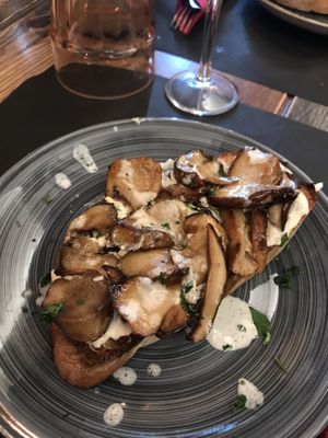 Crostone con porcini e gorgonzola veg  at Rifugio Romano in Rome