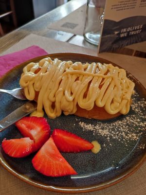 Barchetta con crema diplomatica, miele vegano e bagna al marsala at Rifugio Romano in Rome