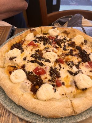 Bomba pizza   at Rifugio Romano in Rome