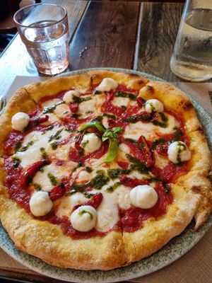 Pizza Margherita at Rifugio Romano in Rome