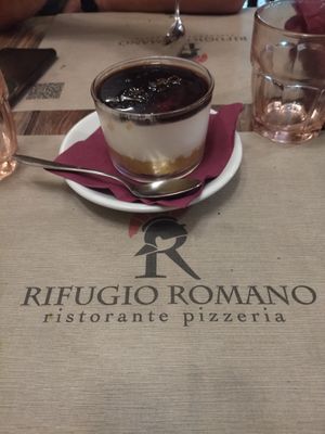 Chesapeake de caramelo at Rifugio Romano in Rome