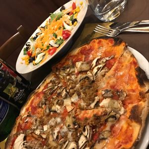 vegan Pizza with Salad, perfekt! at Rifugio Romano in Rome
