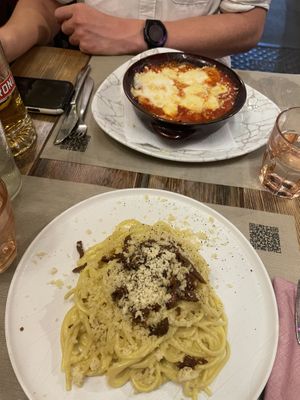 Carbonara and cannelloni  at Rifugio Romano in Rome