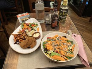 Secondi and salad at Rifugio Romano in Rome