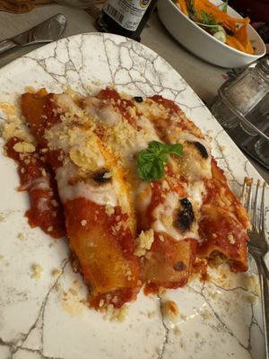 Cannolis   at Rifugio Romano in Rome